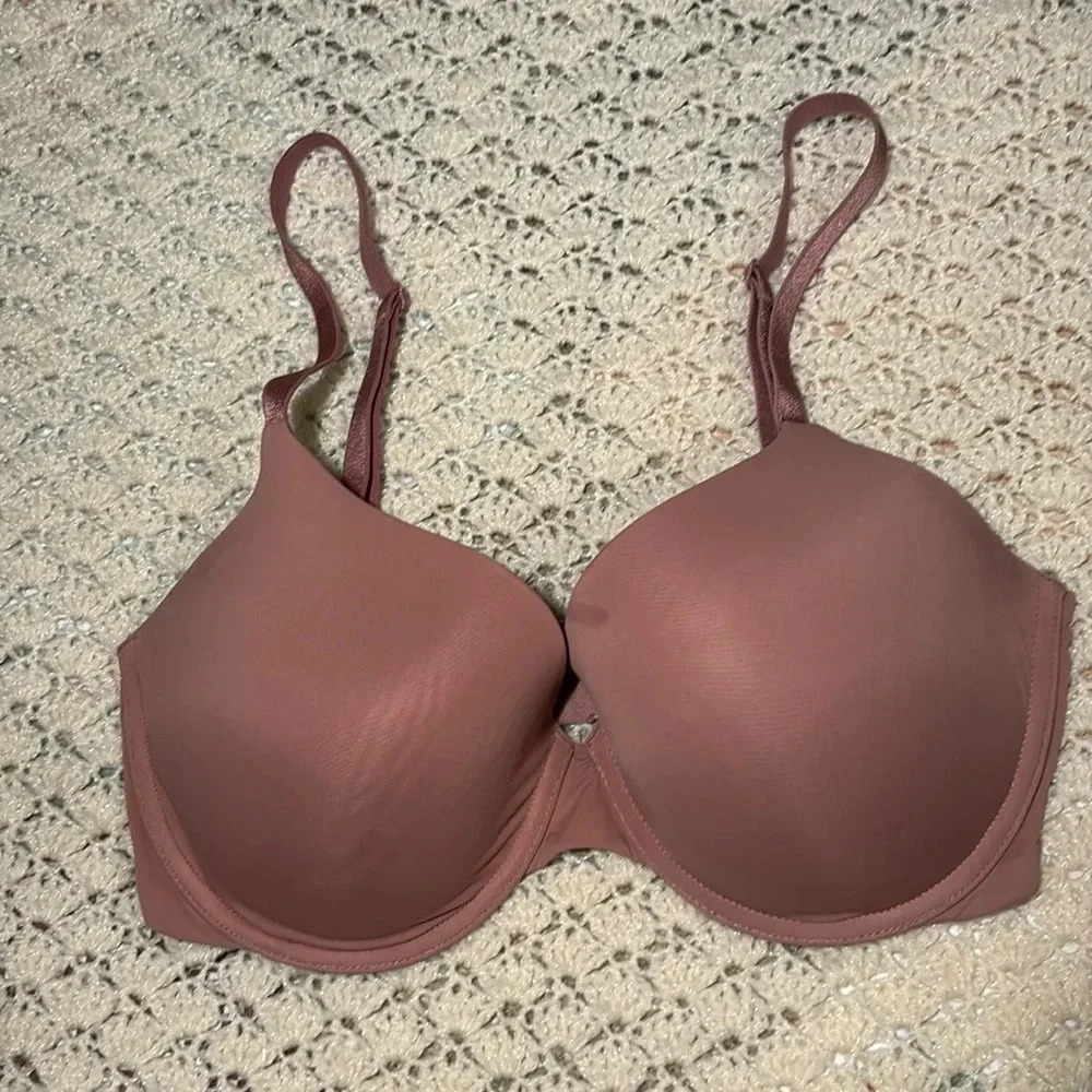 Victoria’s Secret Tshirt Lightly Lined Demi Bra size 34DD